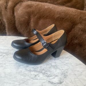 Eürosoft || Black Colored || Breathable Leather || Strapped Pumps